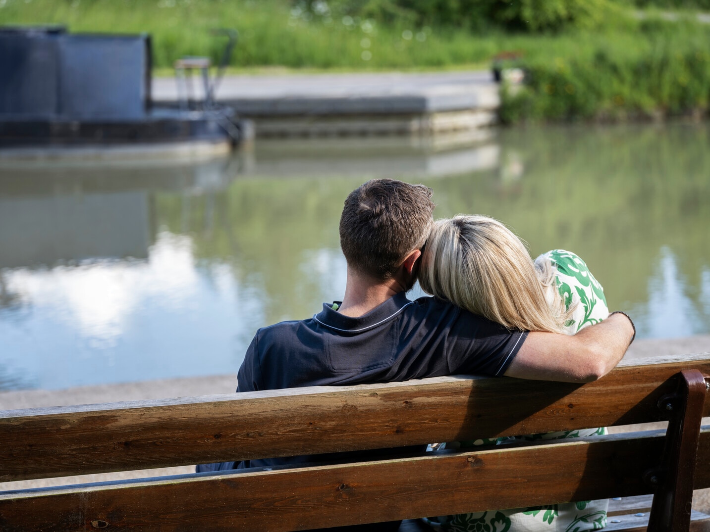 Couple sitting on a park bench.